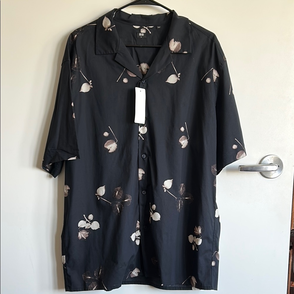 Uniqlo Black Floral Casual Button Down Shirt